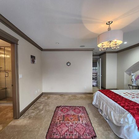 Empress Madani Palace Hotel サレー エクステリア 写真