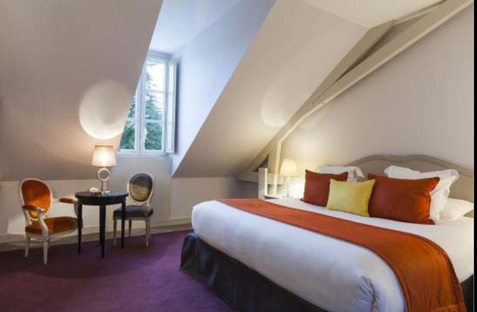 Empress Madani Palace Hotel サレー エクステリア 写真